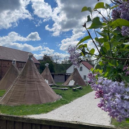 ホテル Kuckunniwi Tipidorf Tauche エクステリア 写真