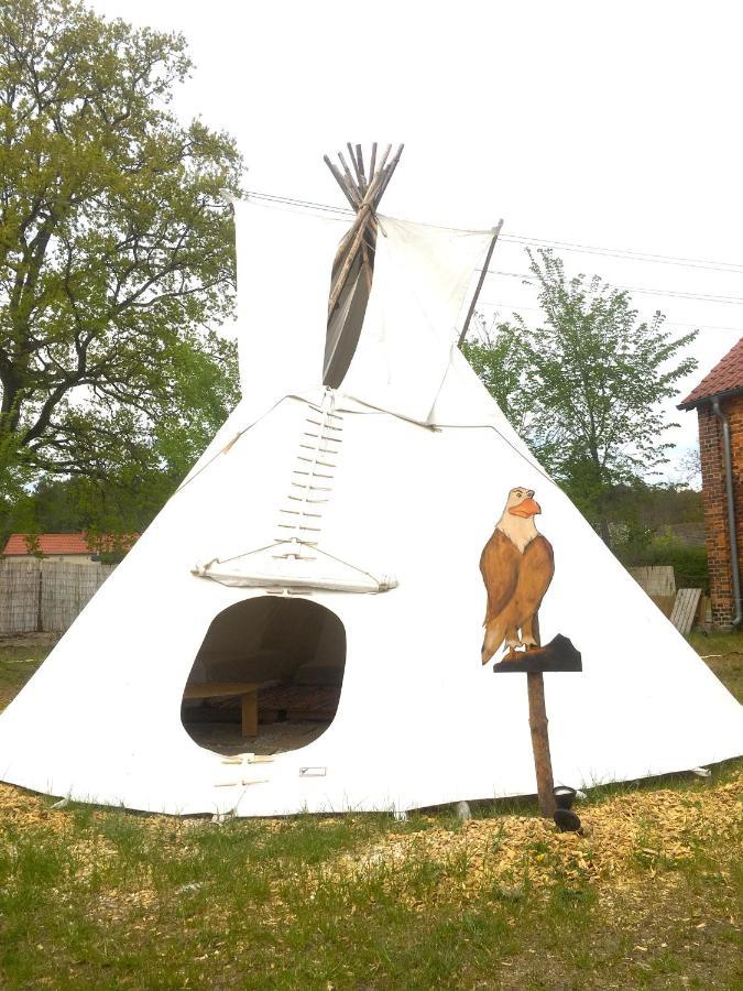 ホテル Kuckunniwi Tipidorf Tauche エクステリア 写真
