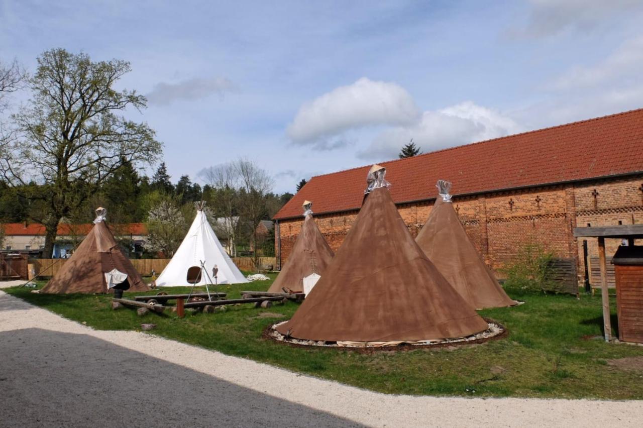 ホテル Kuckunniwi Tipidorf Tauche エクステリア 写真