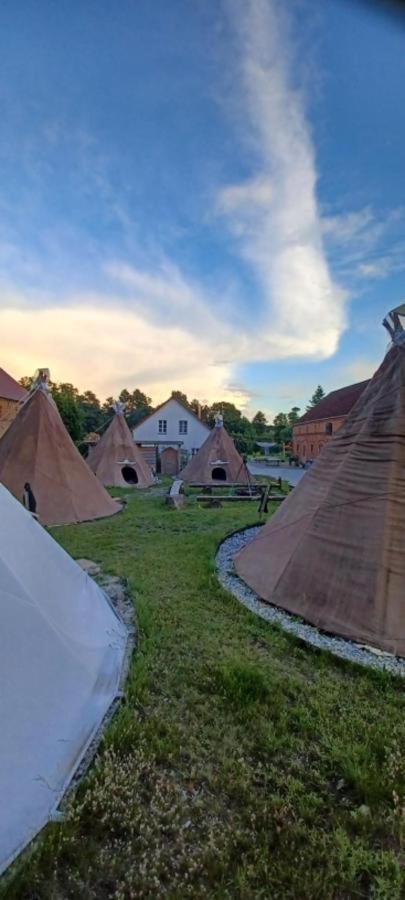 ホテル Kuckunniwi Tipidorf Tauche エクステリア 写真