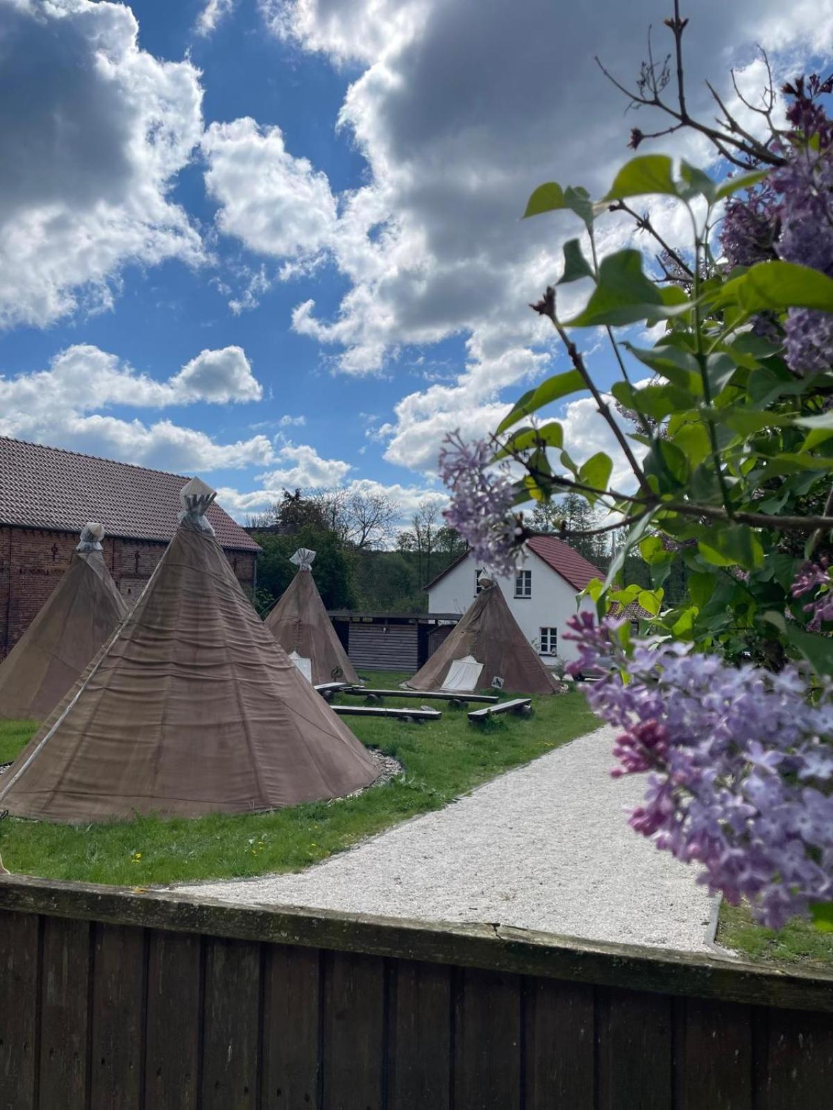 ホテル Kuckunniwi Tipidorf Tauche エクステリア 写真